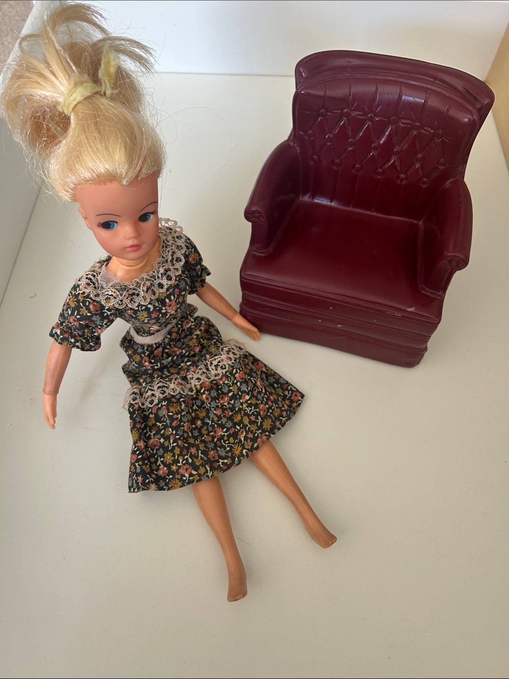 Vintage Sindy Doll Blonde w Floral Dress Underwear & Chair